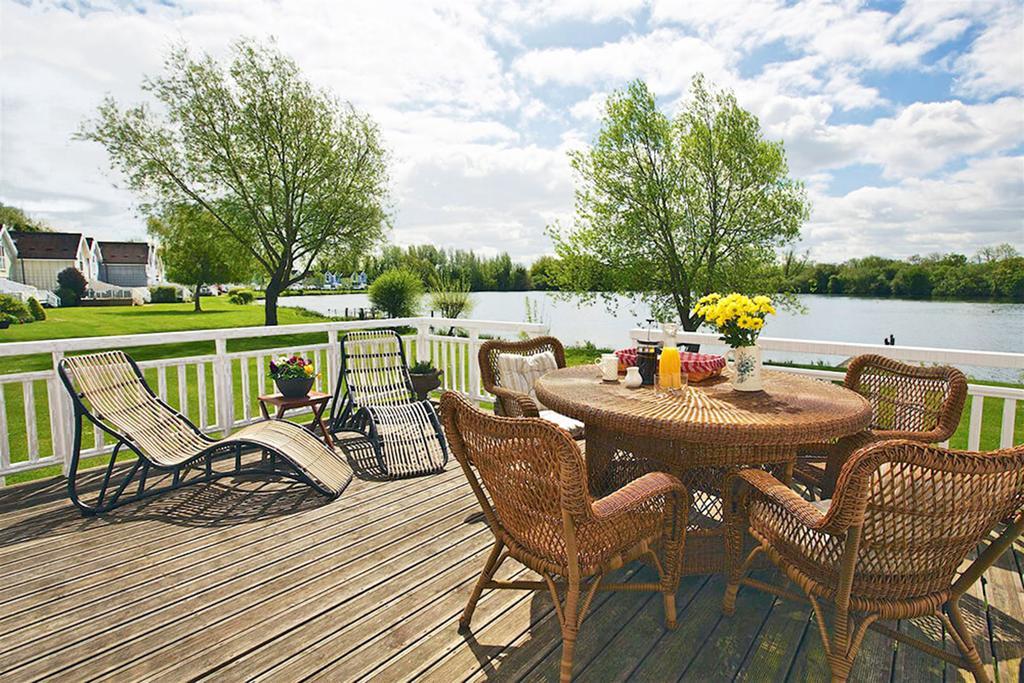 Caterina Lake Lodge South Cerney Zewnętrze zdjęcie